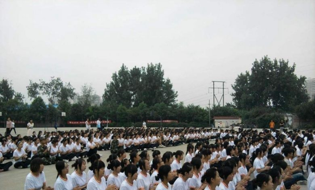 重庆八中招聘名单公布，清北毕业生扎堆入职，高中老师有多香？