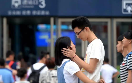 当代大学生“现状”，男生宁愿在宿舍里打游戏，也不愿追求女生