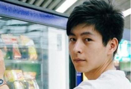 他是北大校草，高考理科状元，超高颜值深得女粉丝喜欢