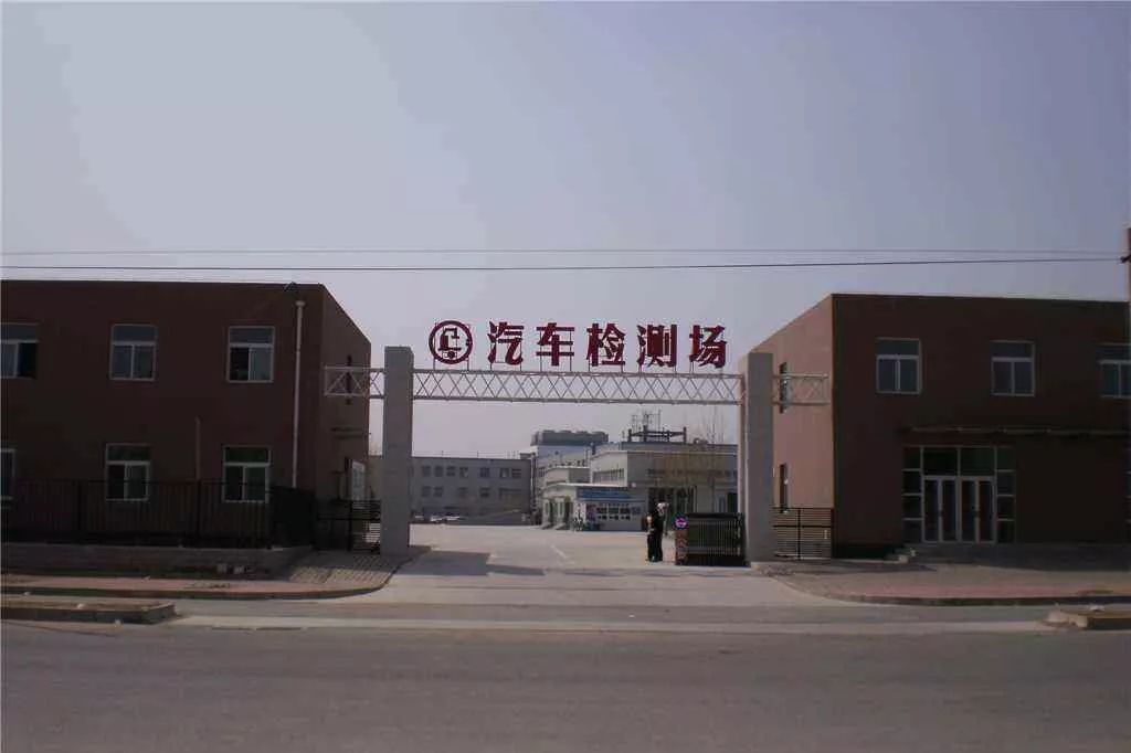 18万的绝版V8商务车有劲有面没人买，小手一动远离翻新胎