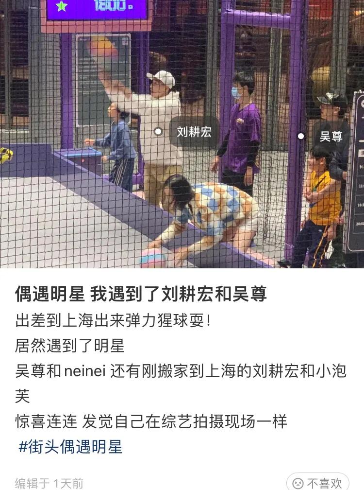 吴尊和儿女戴黑框眼镜拍大片，8岁max变圆润，五官和爸爸一模一样