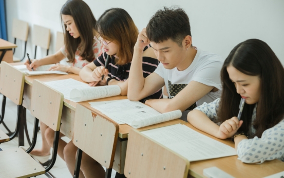 这3所二本大学，毕业生90%都是“端碗大师”，成为公务员几率大