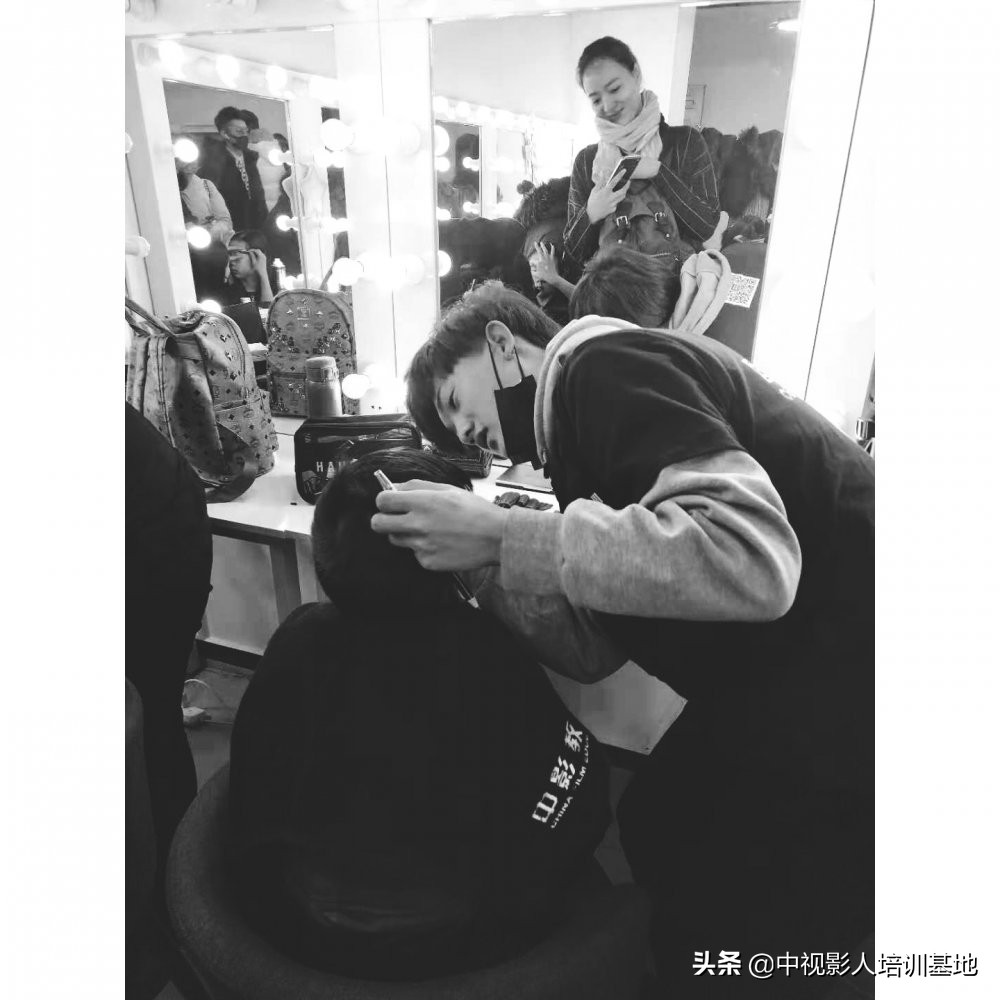 影视化妆师怎么进剧组-化妆学校前十名-一周明星学员榜-剧组就业