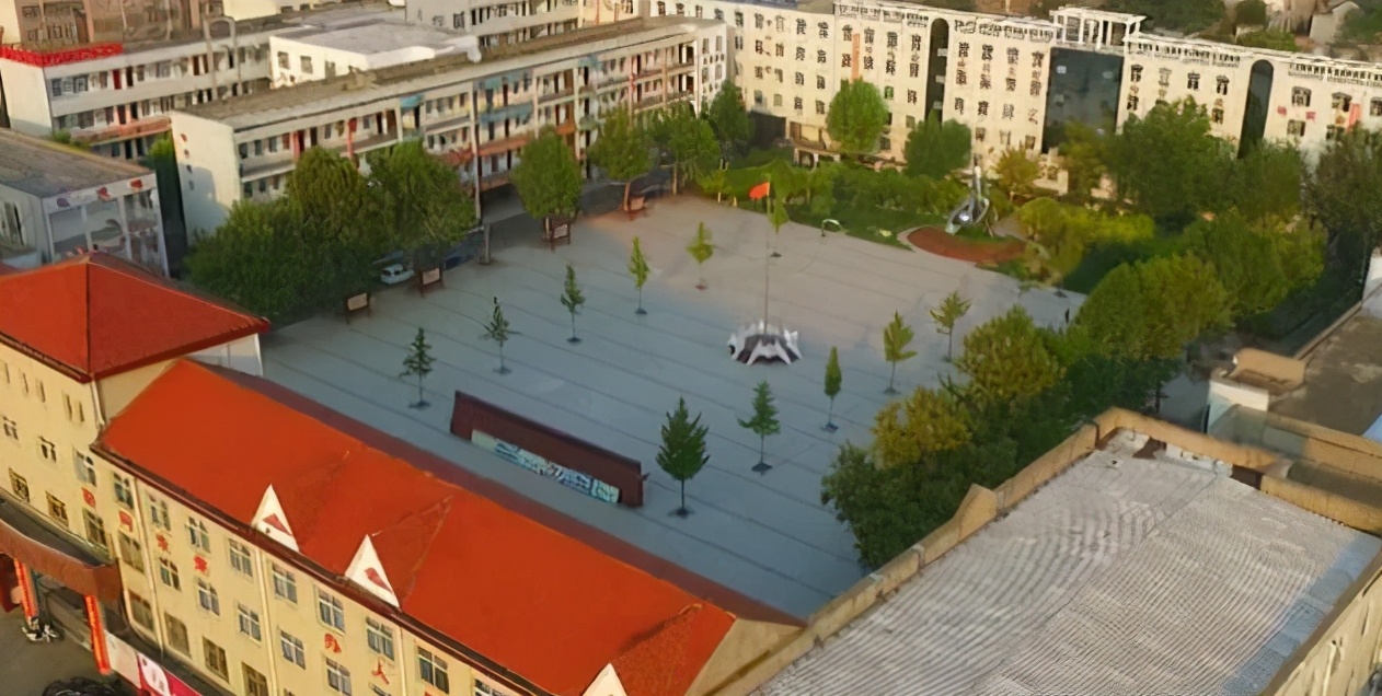 河南平顶山市这四所重点中学，教学设备先进，学校环境宜人