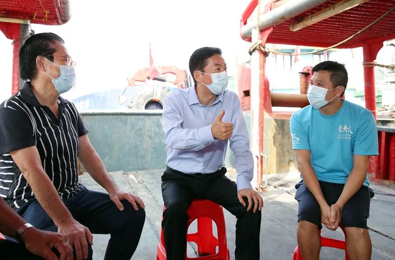 骆惠宁在香港四次“走基层”，传递重要信息