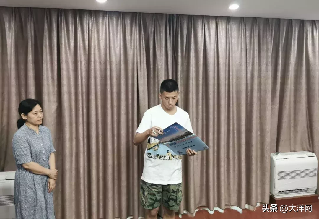 18岁失去警察父亲，杭州男孩今天被浙江警察学院录取！妈妈的一句话让人心疼...