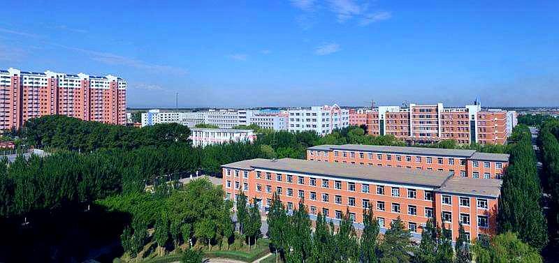 吉林师范学院成了北华大学，四平师范学院却成了吉林师范大学