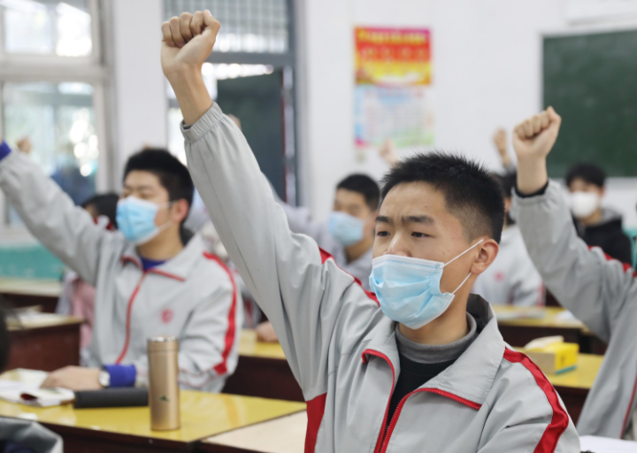 关晓彤高考成绩曝光，明明在拍戏，为什么成绩这么好？方法更重要