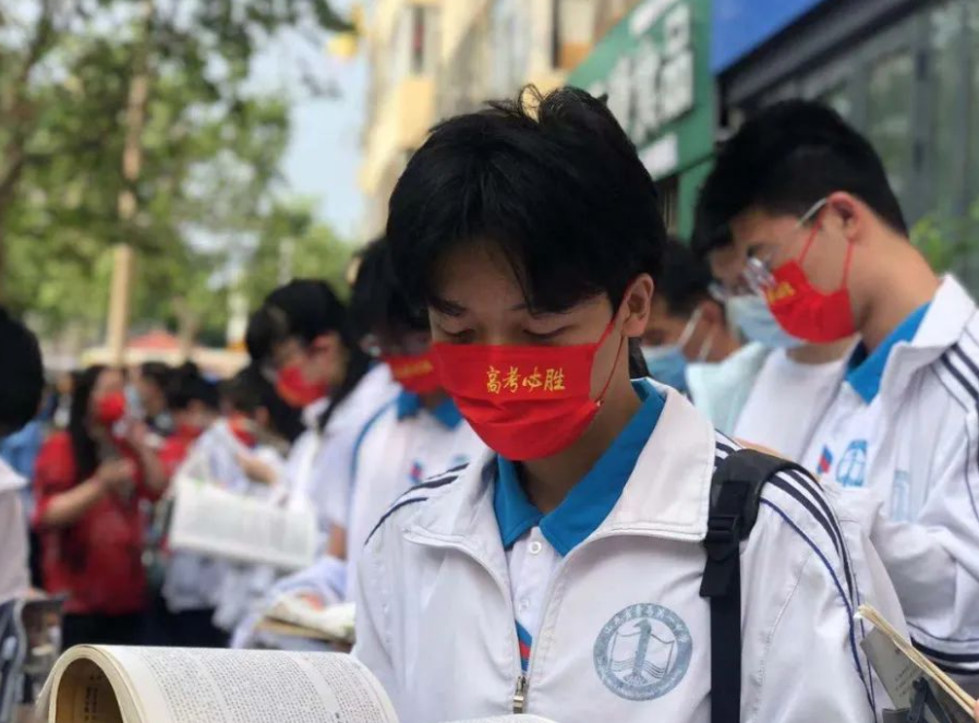 他差1分高考满分，被评为“最牛高考状元”，地地道道的学神