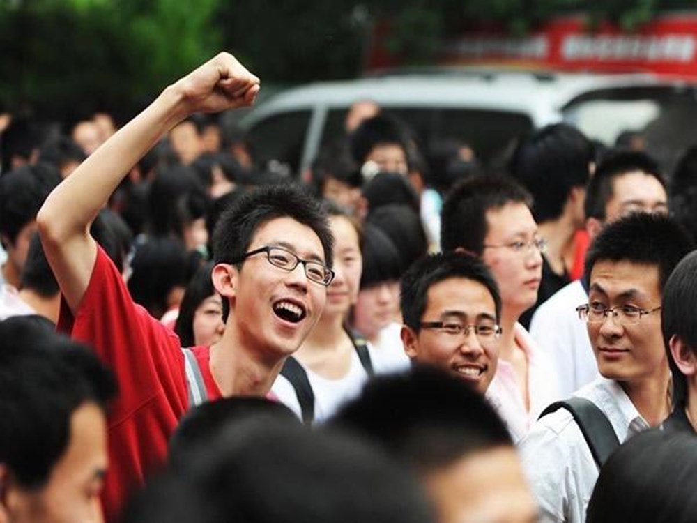 烈士子女高考加20分惹争议，女孩表态让众人闭嘴，谁能还我爸爸？