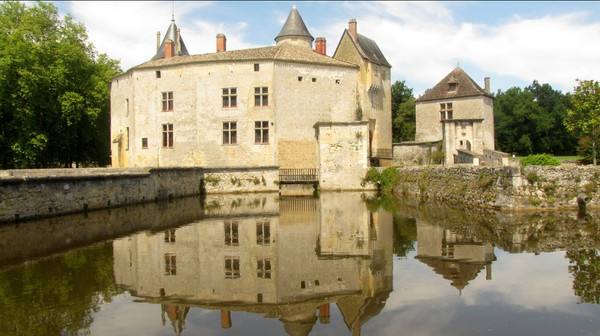 你知道吗？有一所类似《哈利波特》的魔法学校至今仍在招生