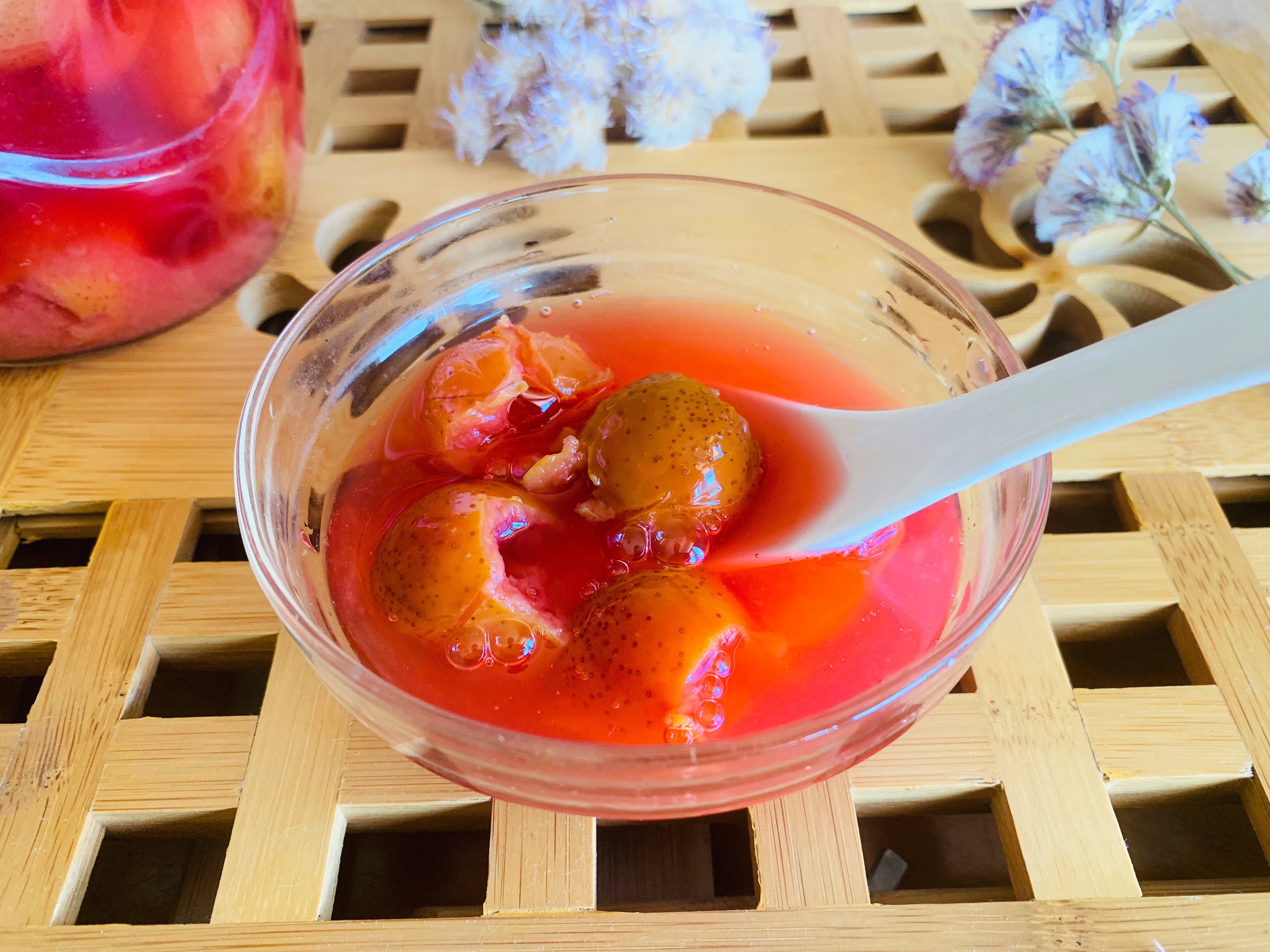 山楂不要晒干了，这样存放，明年也有鲜果吃，随时能做罐头、果酱