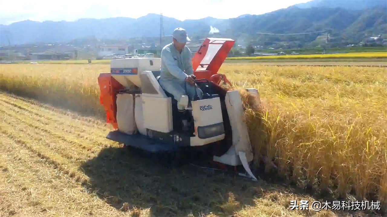 日本發(fā)明小型收割機，采用履帶式車輪，可以適應多數(shù)地形