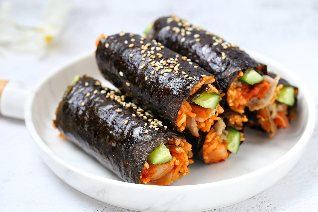 香喷喷的肥牛饭卷，不用竹帘直接上手卷，孩子一口气吃了好几根