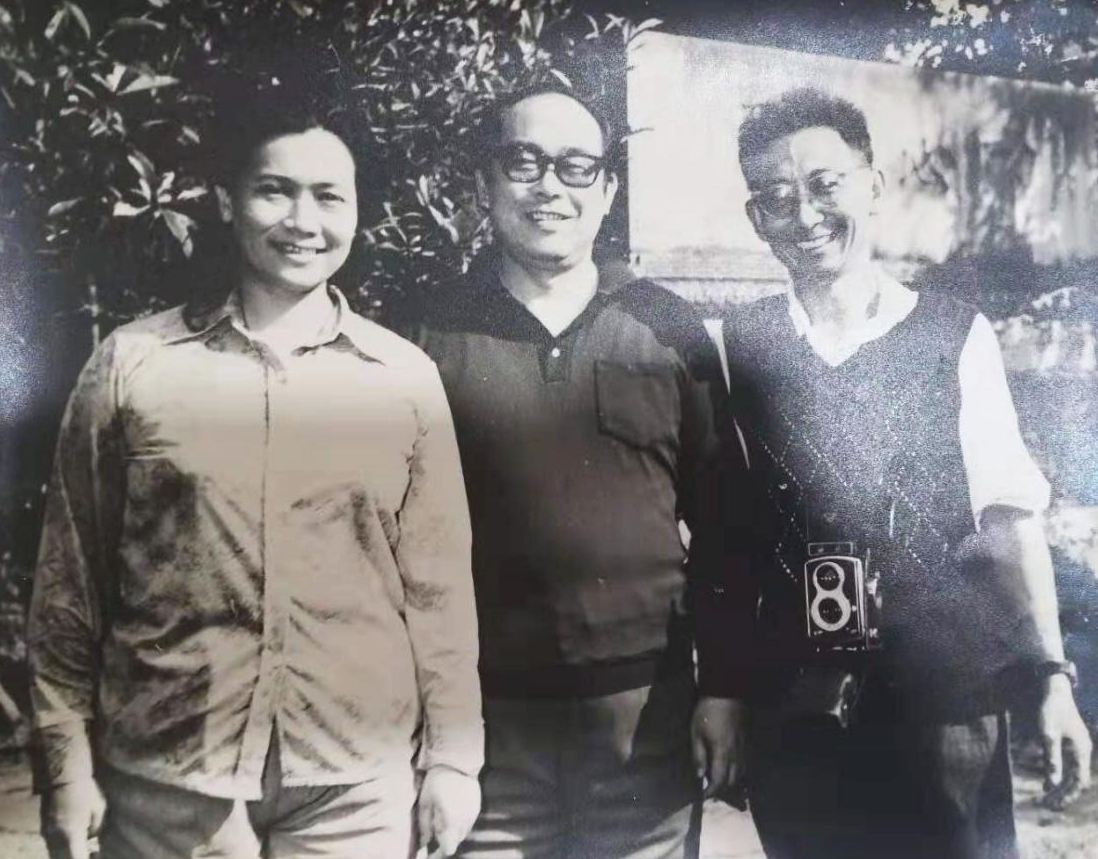 “歌唱家”朱逢博：丈夫死后不愿下葬遗体，痴情守候骨灰14年