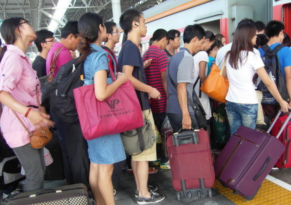 大学生学生证（大学生坐火车能享受半价票）