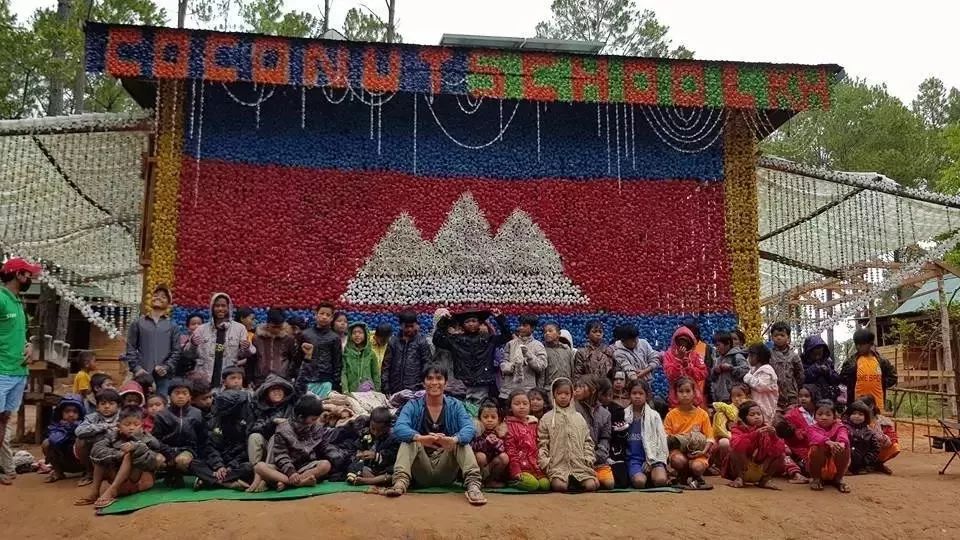 捡破烂交学费，用废品造学校？他建了一所垃圾学校，拯救无数孩子