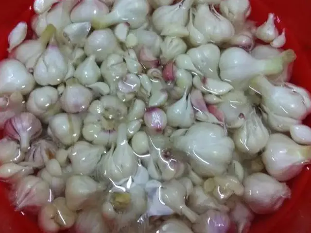 小小一颗蒜，竟是全家的保健“药”，每天来一瓣，保健效果佳