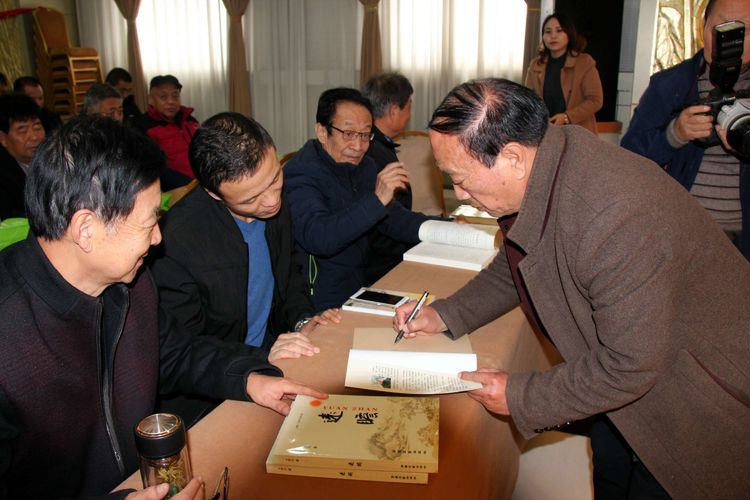 刘顺虎：远瞻红日染秋色 近看墨翁画腊梅