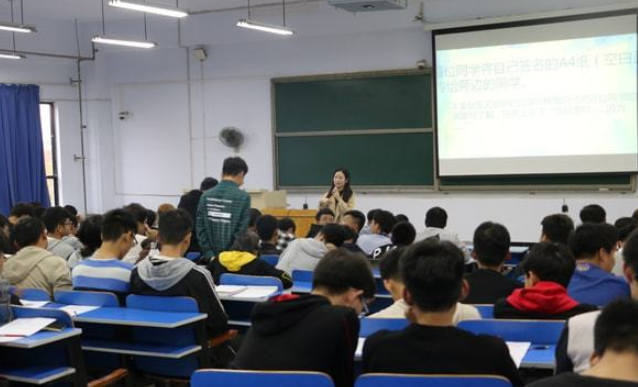 大学蹭课会被赶出来吗？其实老师欢迎蹭课，只要避开这类课程