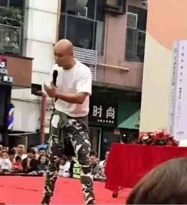 从“主持一哥”沦落到县城商演，乐嘉就这样改写了他的结局