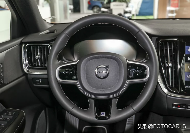 沃尔沃V60 T5低配实拍，售价38.99万无四驱，为打折做铺垫？
