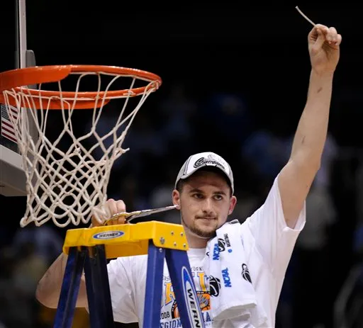 nba乐福为什么是篮板机器(乐福的选秀报告：大学统治级的篮板球表现，一手长传能力不可思议)