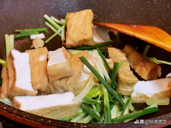 红鲷鱼加油豆腐，炖一炖，暖心又下饭