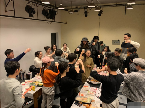 王俊凯大学班级气氛融洽，戴