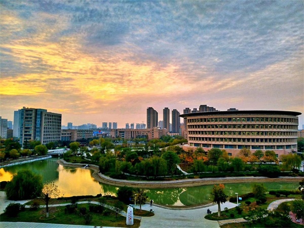 陝西科技大學校園風光陝西科技大學是一所以輕工為特色的多科性大學