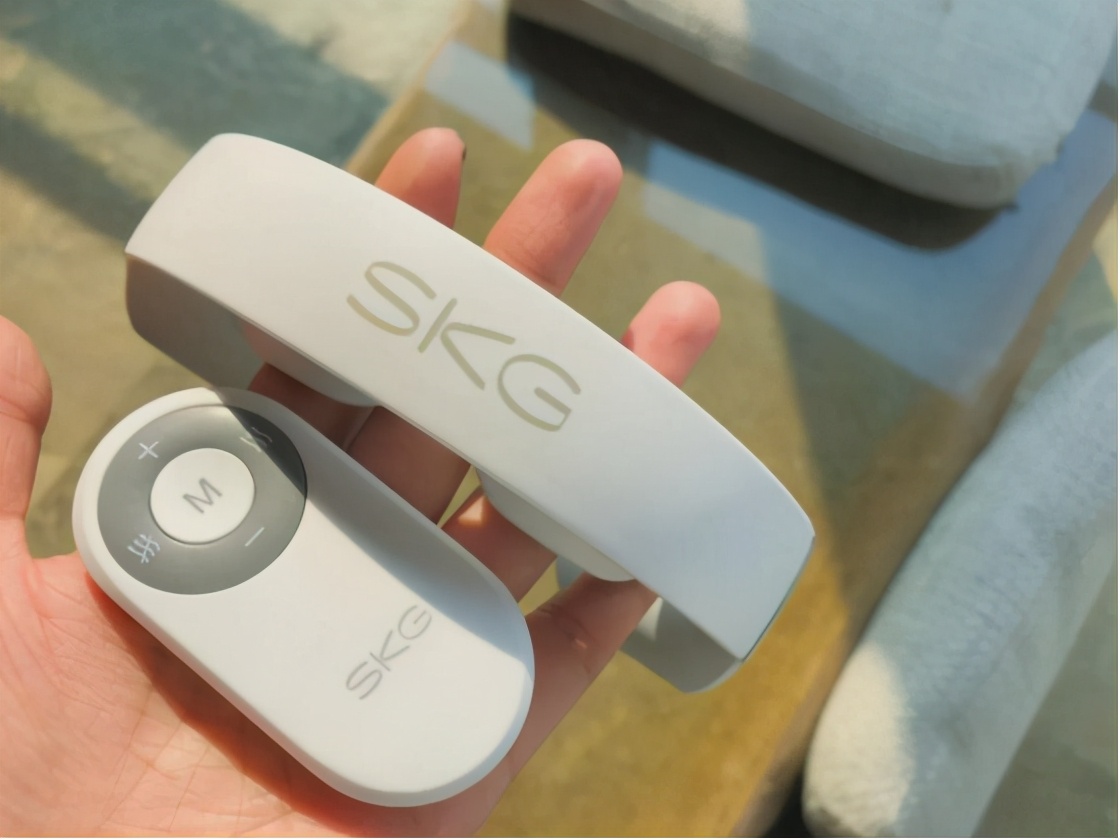 SKG携手王一博霸屏分众，智能健康领域鸣枪开战