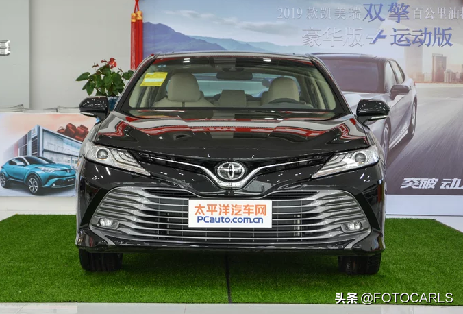 丰田凯美瑞2.0G豪华实拍，售价19.98万，这中控你真的满意么？