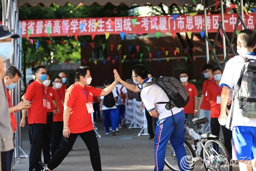 2015年高考作文题目（你还记得近5年来的高考作文题吗）