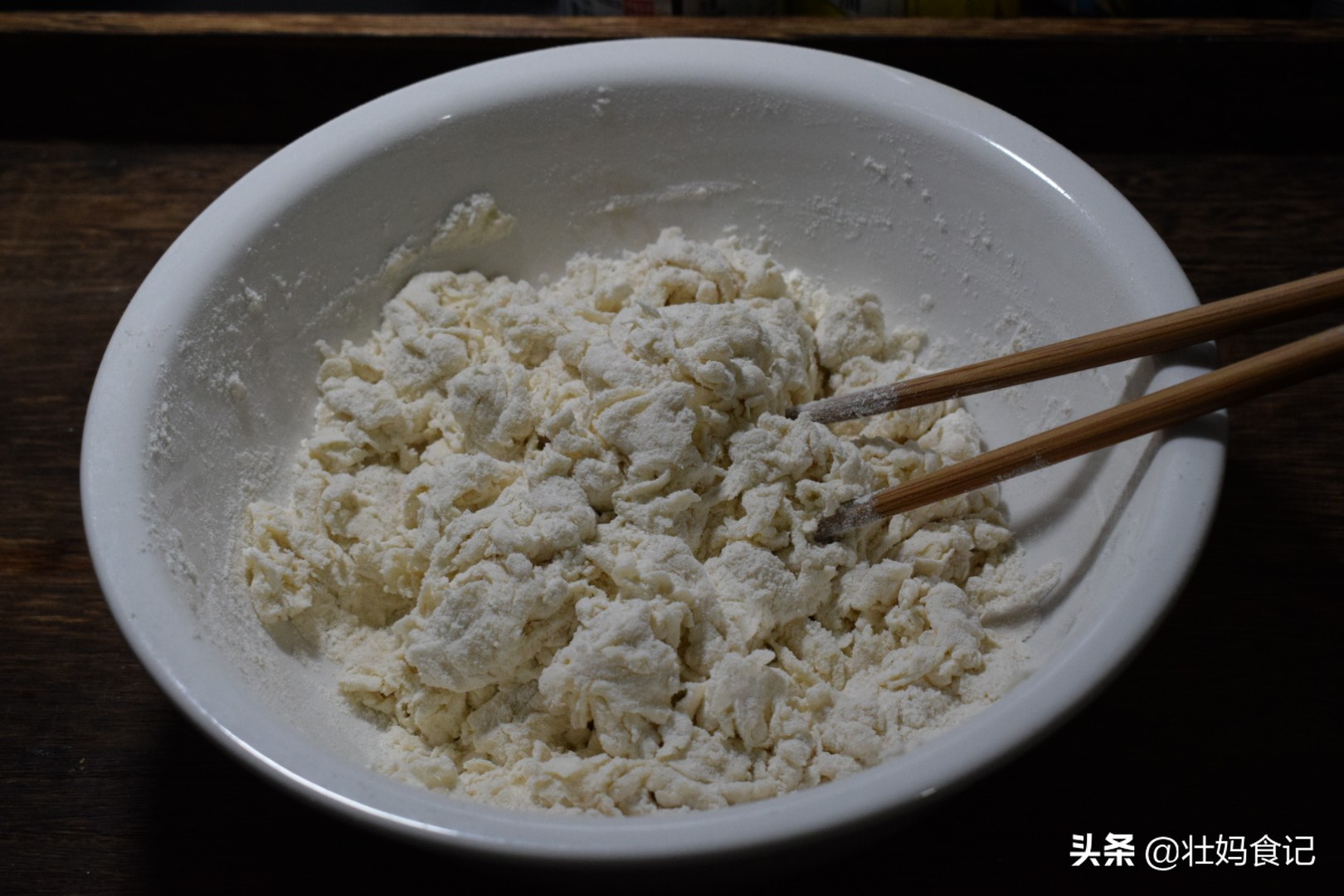 用荞麦粉做一碗劲道爽滑的凉拌面，轻脂健身更营养，全家都爱吃