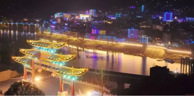 陕南居然有一个"小香港"，长得像重庆，却还说着四川话