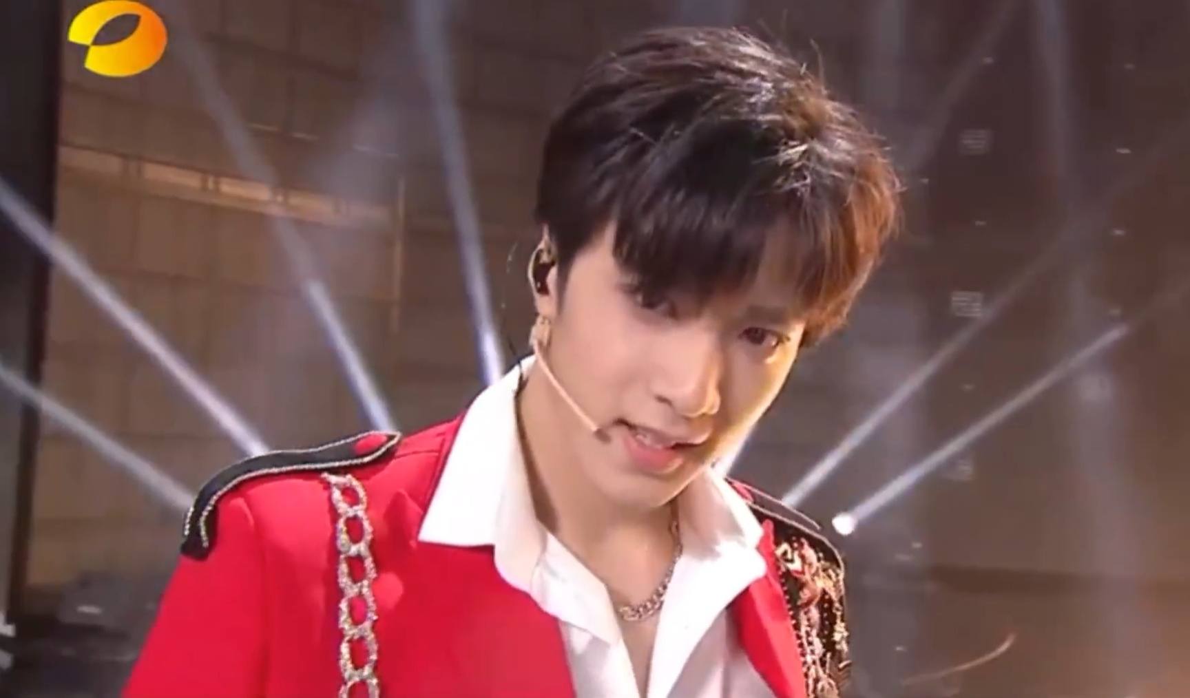 刘耀文初中毕业照曝光：养成系狼崽，有着“反差萌”的身高与实力