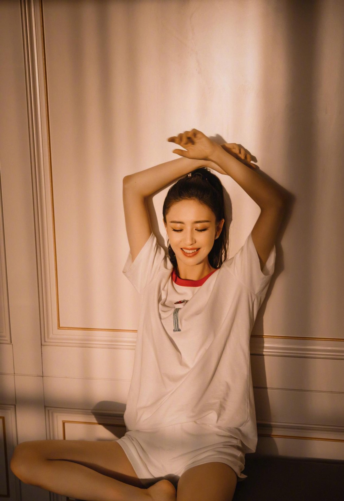 佟丽娅生日晒高马尾休闲装照片,陈思诚送祝福,网友:过期不候