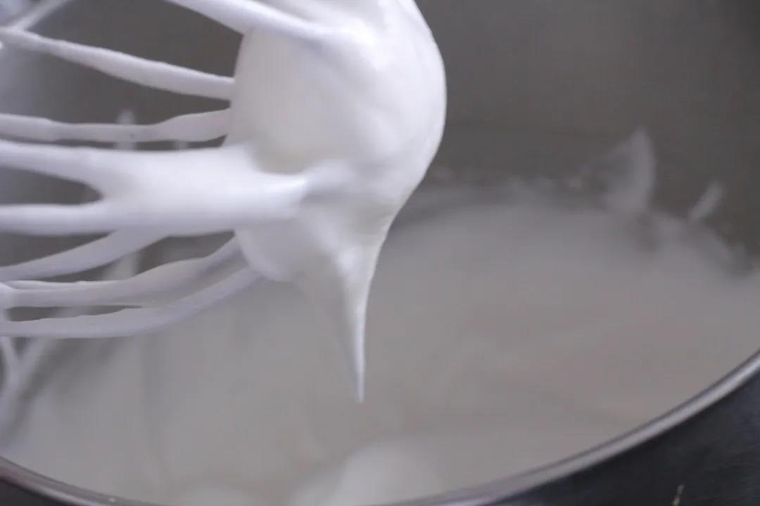 烘焙干货｜蛋清打发攻略，新手也能零失误，轻松打出完美蛋白霜