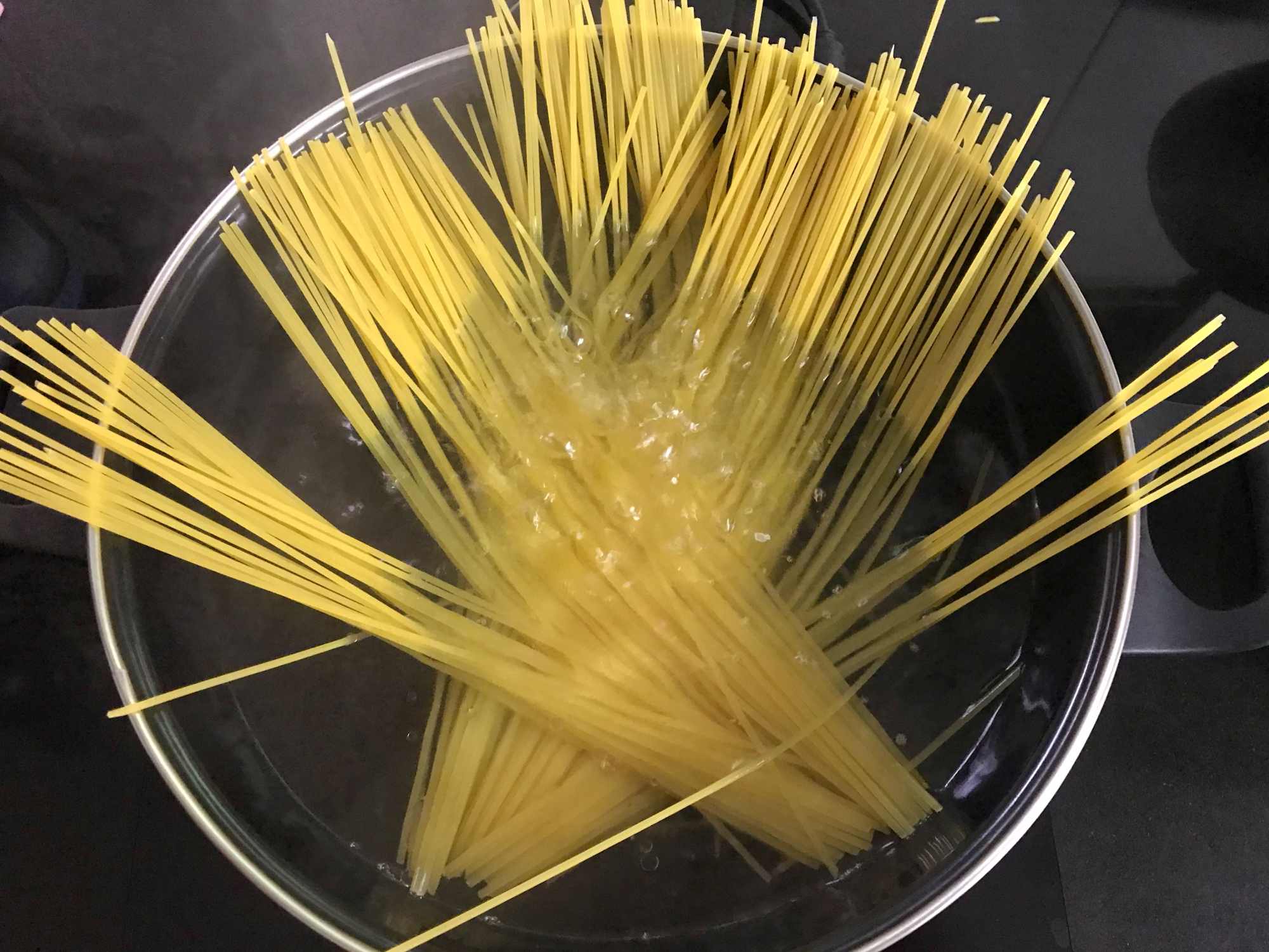 煮意面要不要过凉水？学会小技巧，面条不坨不黏，Q弹爽滑有嚼劲