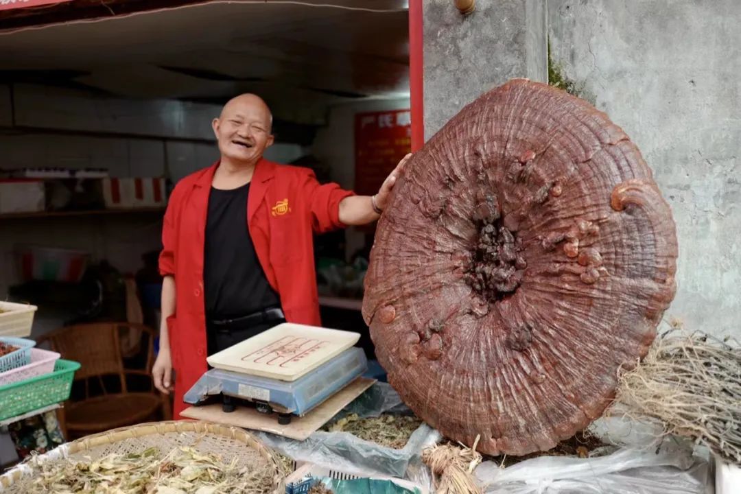 严肃与玩耍之间的烟火：尝过川南味道就多一种人生的可能性