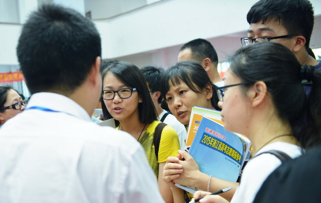 填报志愿后别傻傻等待了，想提前知道录取结果，一招就可搞定