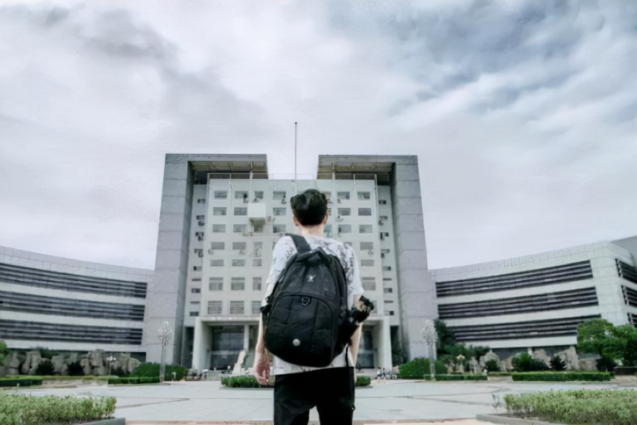 考生留意避雷，两所北京高校毕业之后毕业证，废纸一张