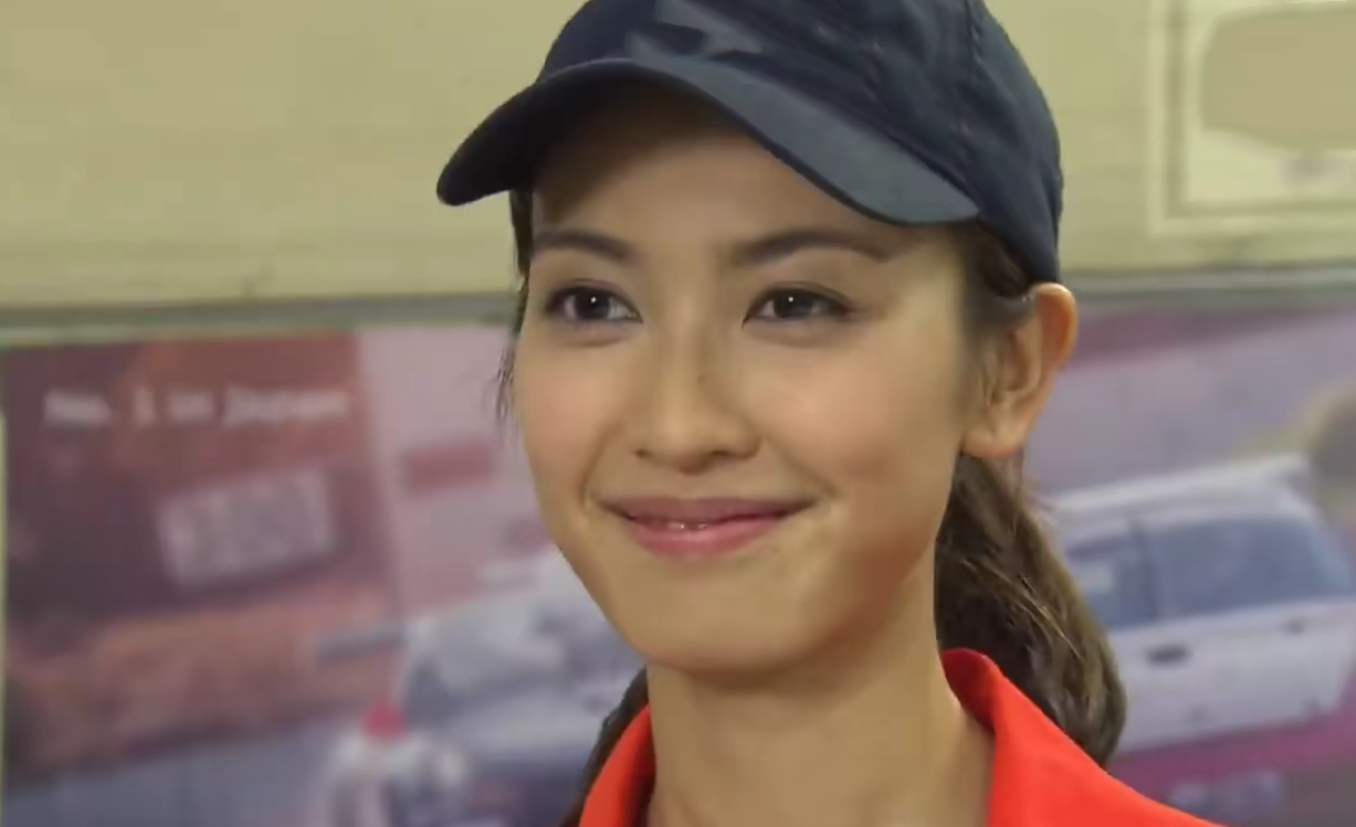 被骂低能哨牙象腿？“三高”港姐高情商化解，如今转行淡出娱乐圈