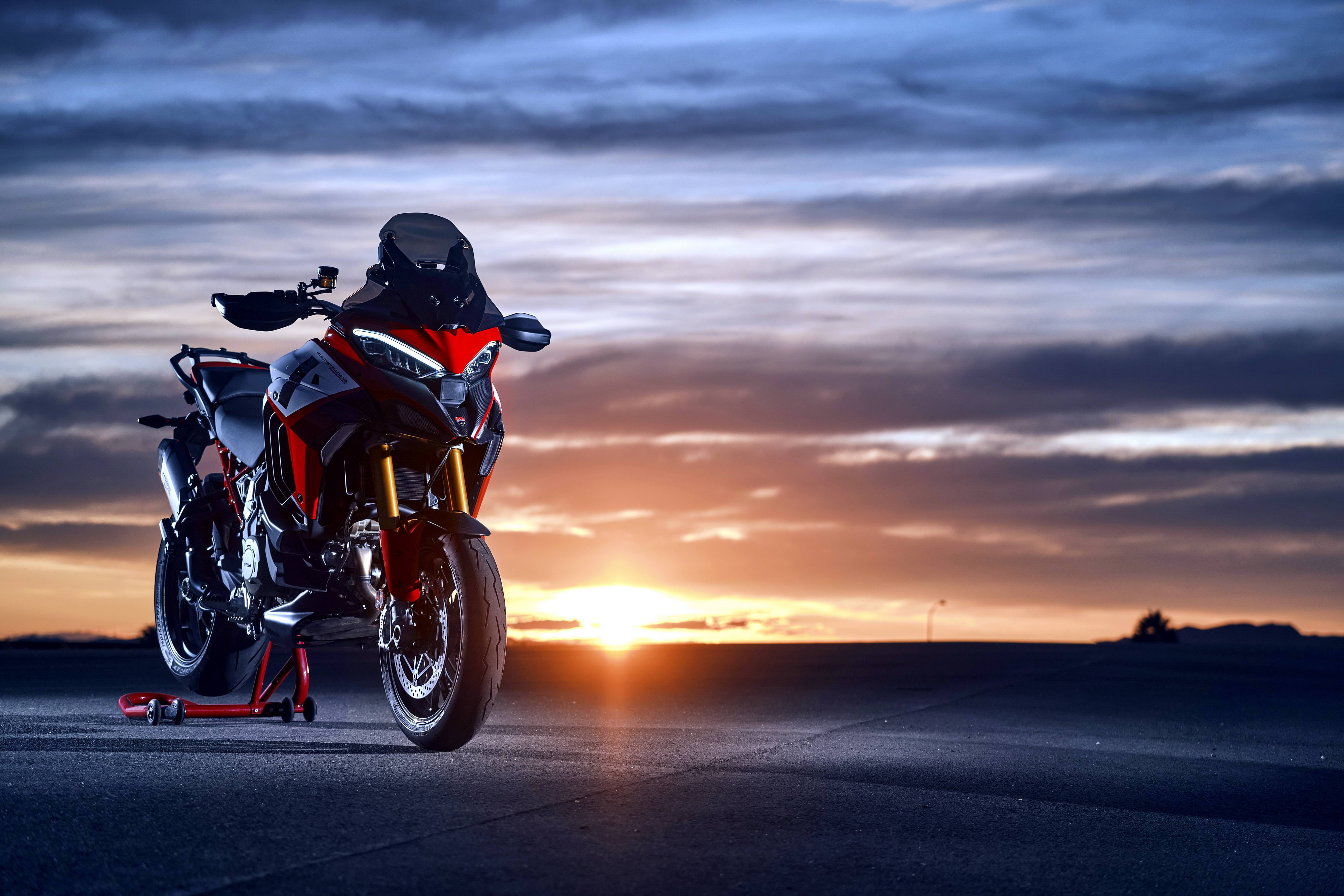杜卡迪 2022 Multistrada V4 派克峰版 户外特写