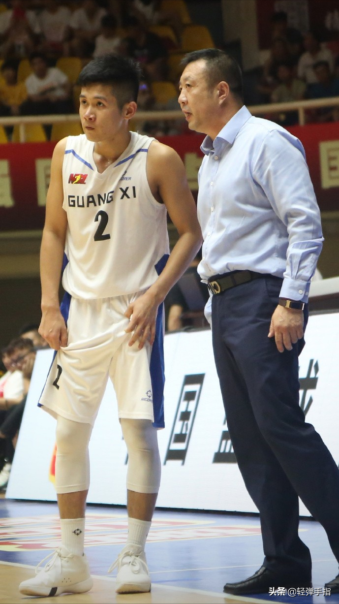 球队取得只4胜3负的成绩,俱乐部决定张勇下课,由领队郑武出任主教练