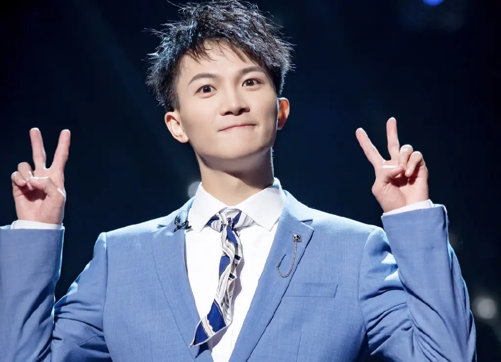 周深是男的还是女的（周深为什么叫宝藏男孩）