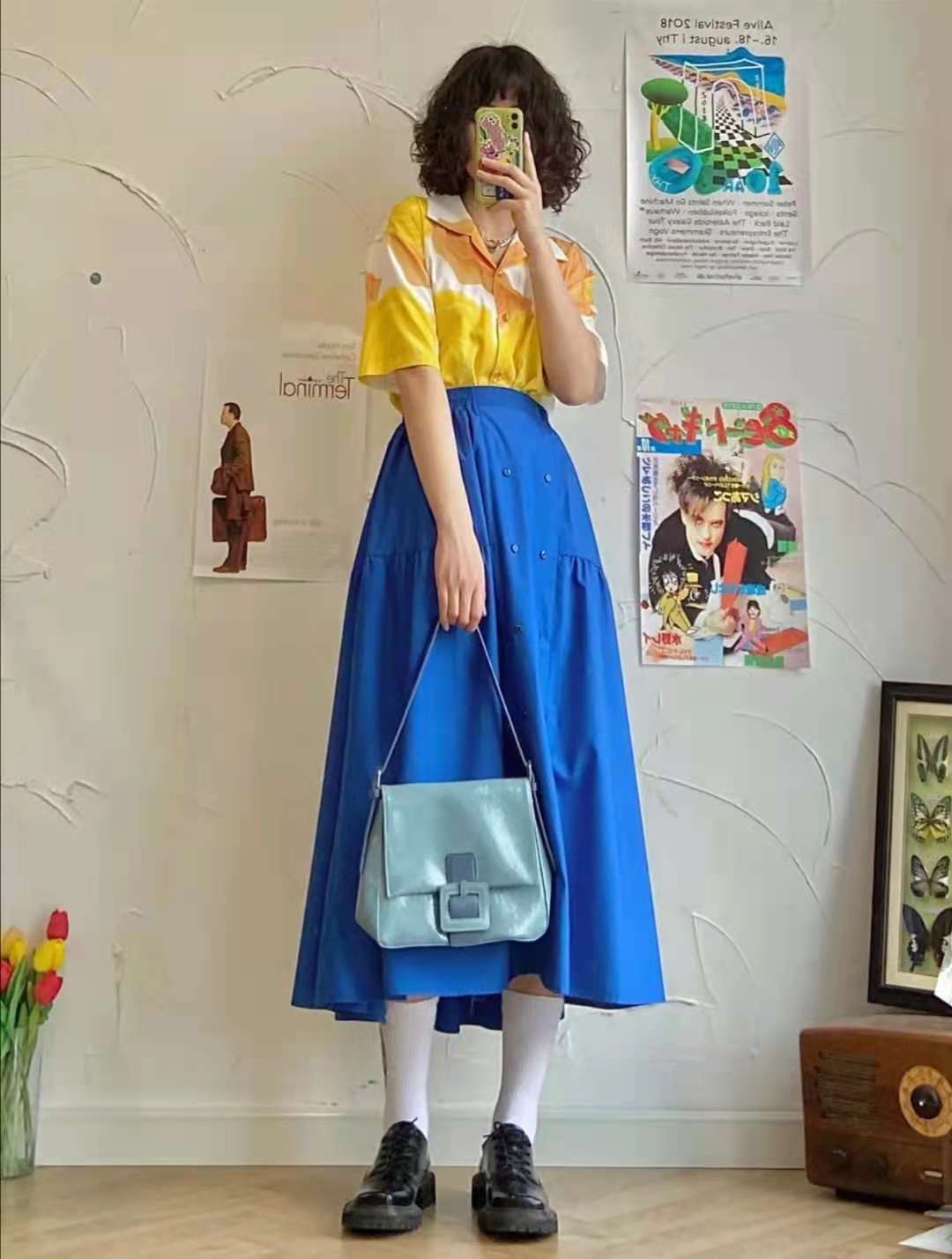 黄色上衣配什么颜色裙子好看