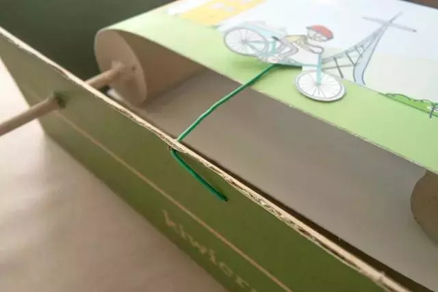 在家给孩子的科学启蒙课,纸箱改造动画放映机,操作简单又耐玩