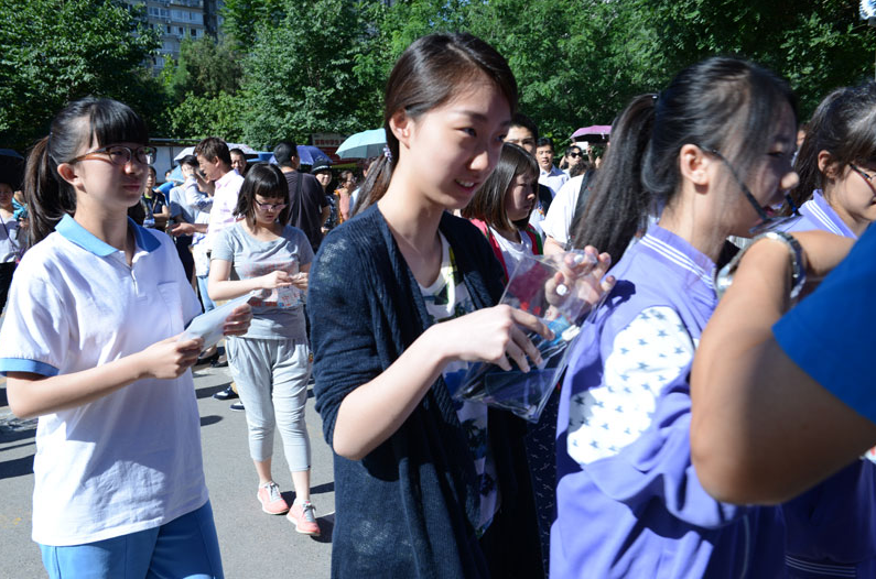 “私立”还是“公办”学校？面对孩子小升初，家长为选学校犯了愁