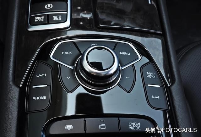 售价70万勇气过人，起亚K9 3.8L V6实拍，玩高配置却吃力不讨好